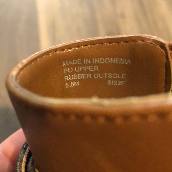 Michael Kors - Rory Flat Bootie in a Size 5.5 - Picture 4 of 4